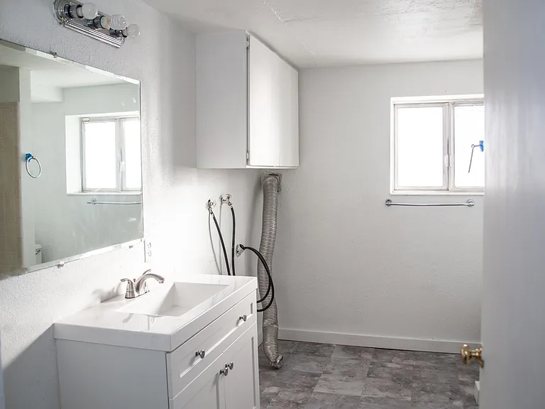 242 E 500 N — Photo 23