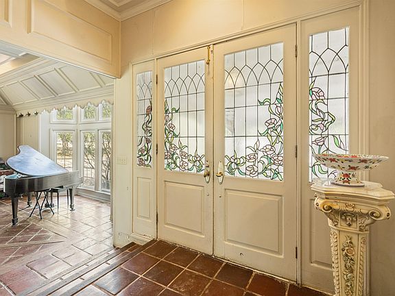 4th image of 17 Pepper Ln