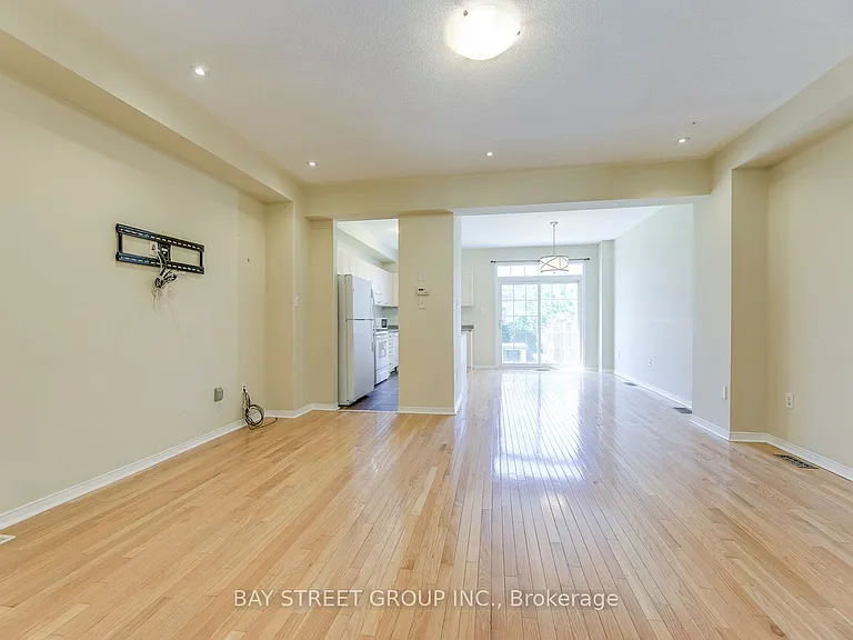2413 Whistling Springs Cres — Photo 4