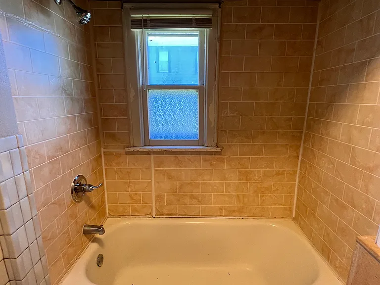 2803 Queen St — Photo 11