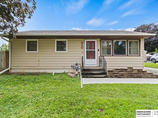 320 Adrian Ave, Council Bluffs, IA 51503