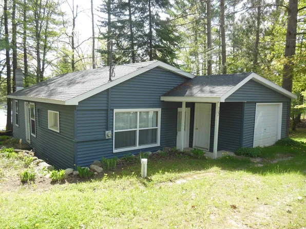 302 Ridge Rd, Harrison, MI 48625