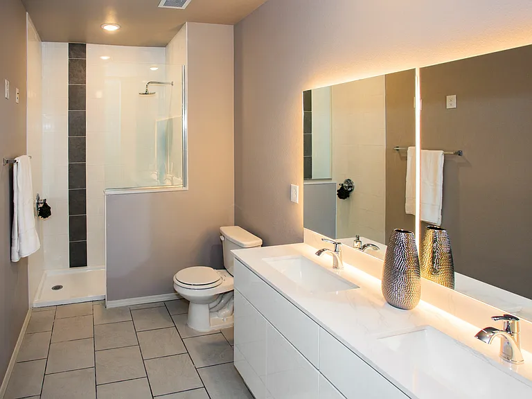 Crown at Seven Oaks Apartment Homes — Photo 24