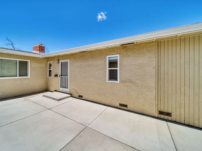877 Miller Ave — Photo 28