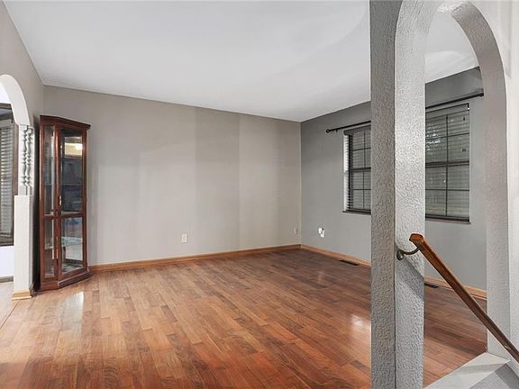 2nd image of 513 Alfalfa Ln