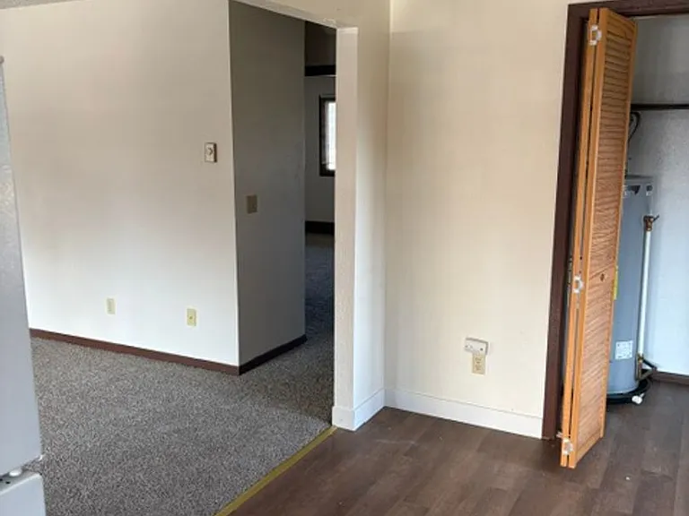1904 W Koch St — Photo 12