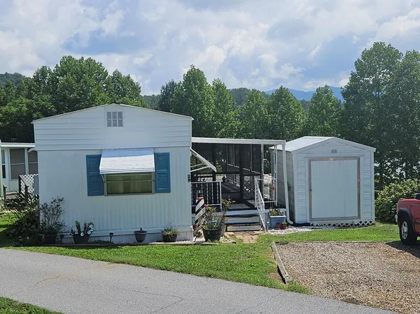 29 S Front St, Franklin, NC 28734