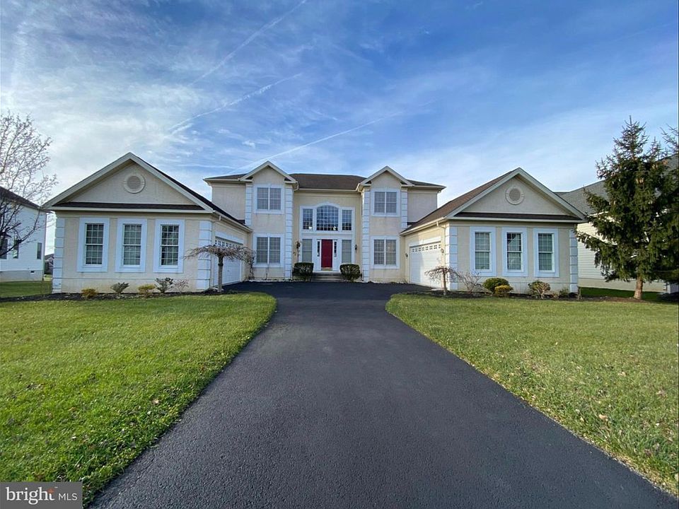 1st image of 425 Derby Way