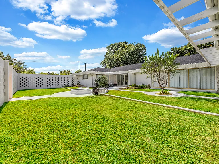 7847 Northaven Rd — Photo 38
