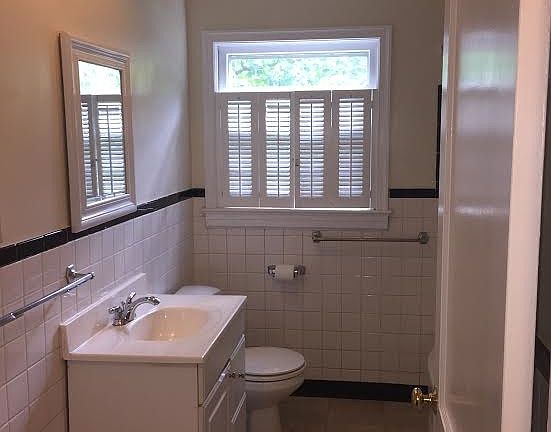 5th image of 3806 Manor Dr