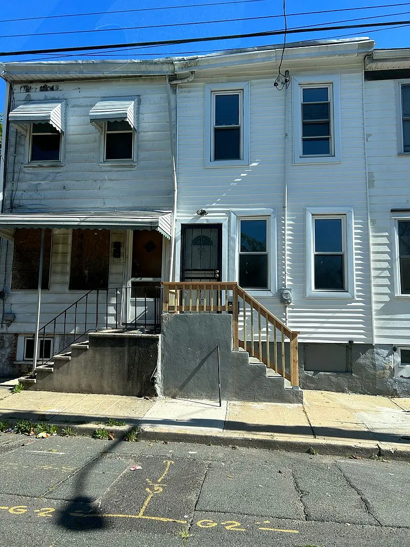 3 beds 1 bath — Photo 1