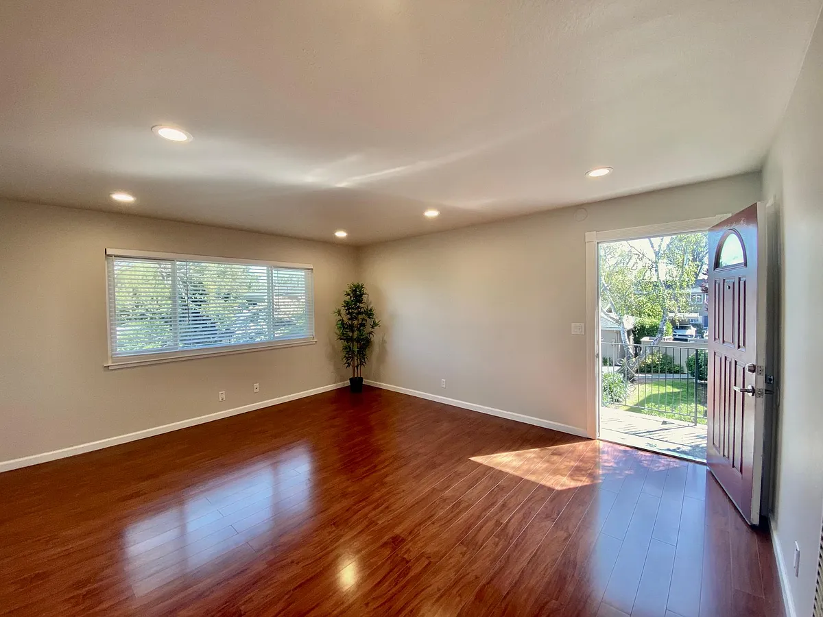 Building Photo - 695 Sierra Vista Ave #3