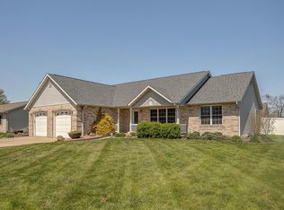 1023 N 9th St, Breese, IL 62230