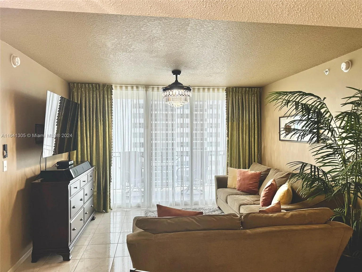 2080 Ocean Drive Condo — Photo 4
