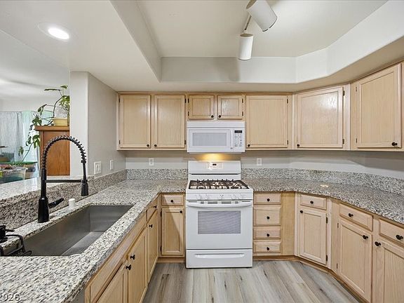 3rd image of 7950 W Flamingo Rd Unit 1017