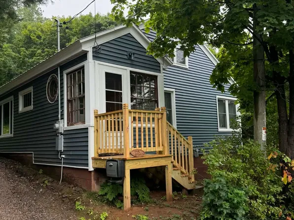 242 Hill St, Ishpeming, MI 49849