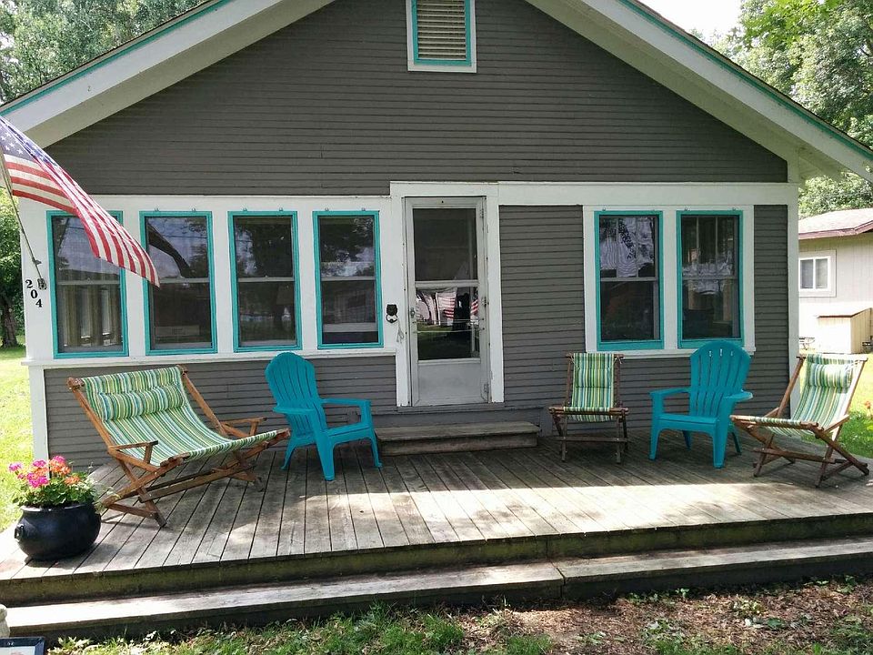 1st image of 204 S Russell Dr