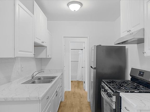 4th image of 1850 Gardenia Ave #7