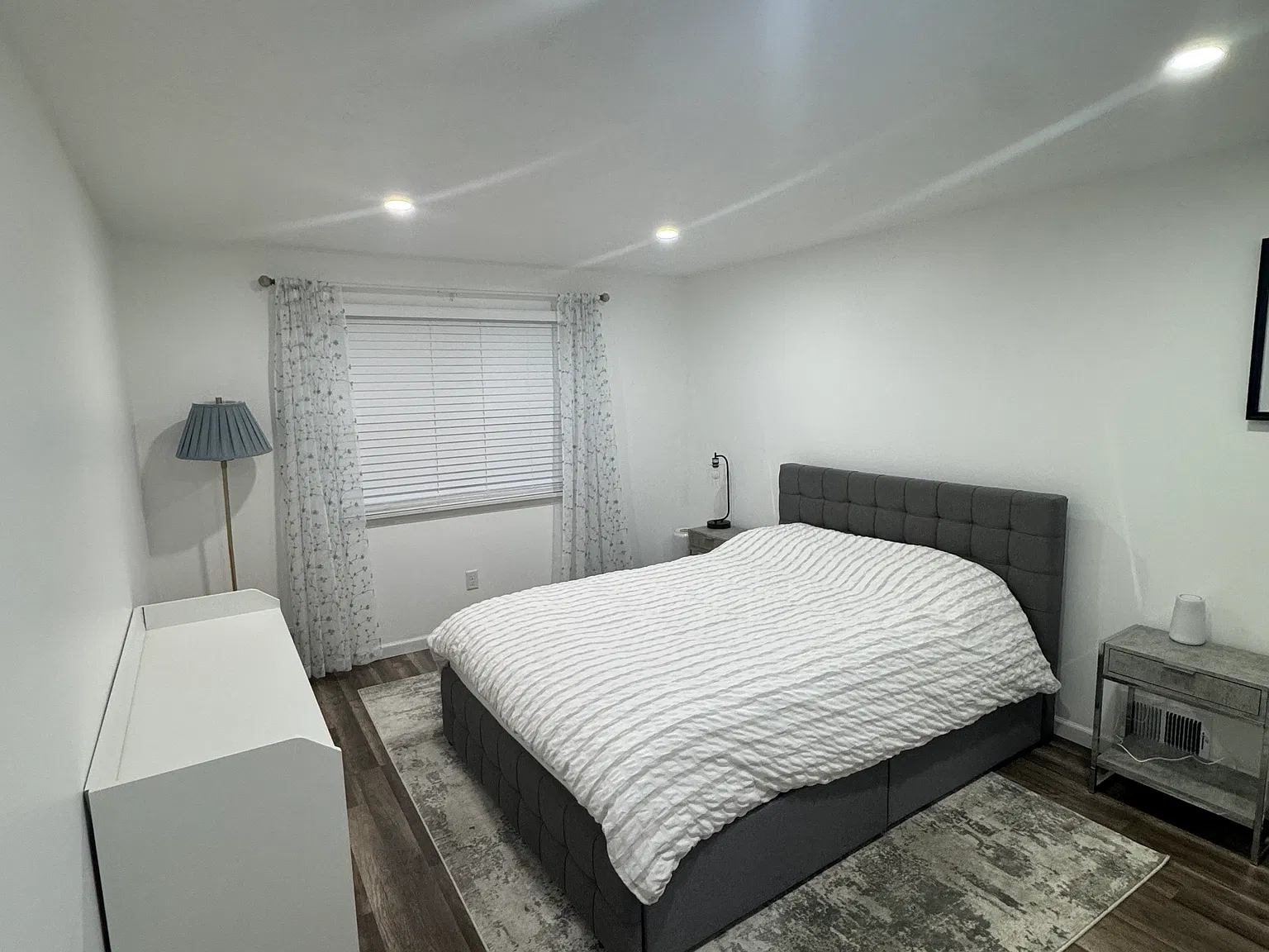 3 bed, 1.5 bath, 1300 sqft, $2,600 — Photo 3