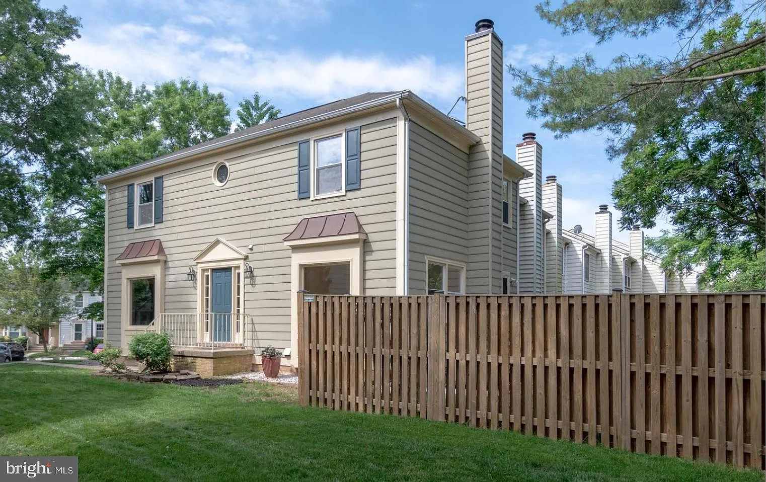3 bed, 3.5 bath, 1678 sqft, $3,650 — Photo 2