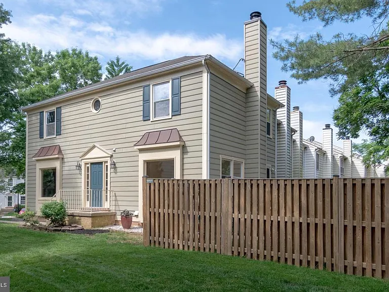 6120 Old Brentford Ct — Photo 2