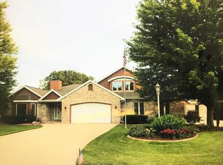 N26W26373 Quail Hollow Rd #A, Pewaukee, WI 53072