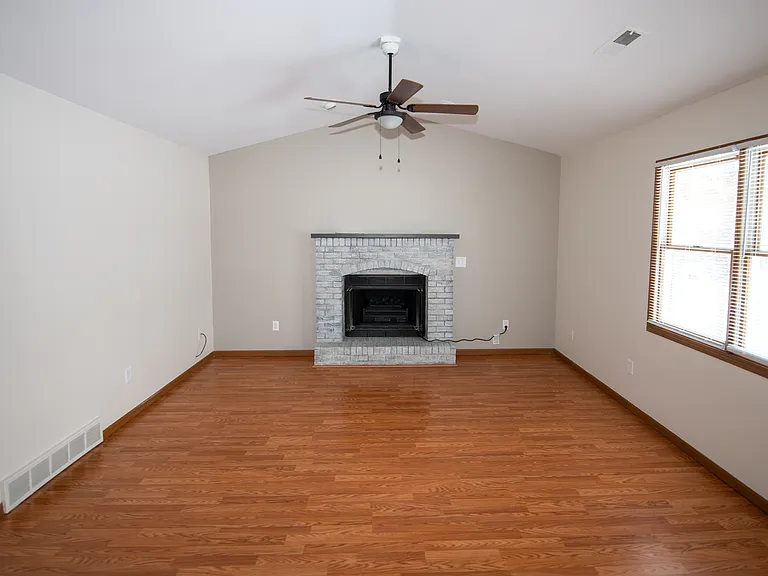 116 Pierre Pl — Photo 9