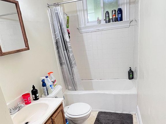 5th image of 2374 Victor St #1B