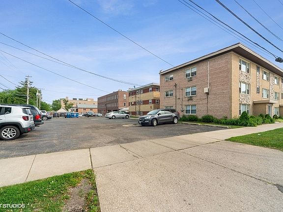 2nd image of 6047 N Northwest Hwy APT 4