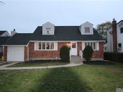 324 Melville Rd, Farmingdale, NY, 11735