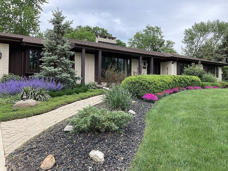 1st image of 733 Tanglewood Ct S