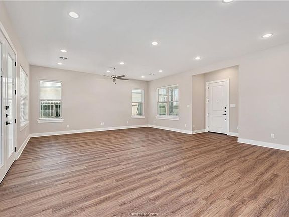 3rd image of 112 Poplar St #B