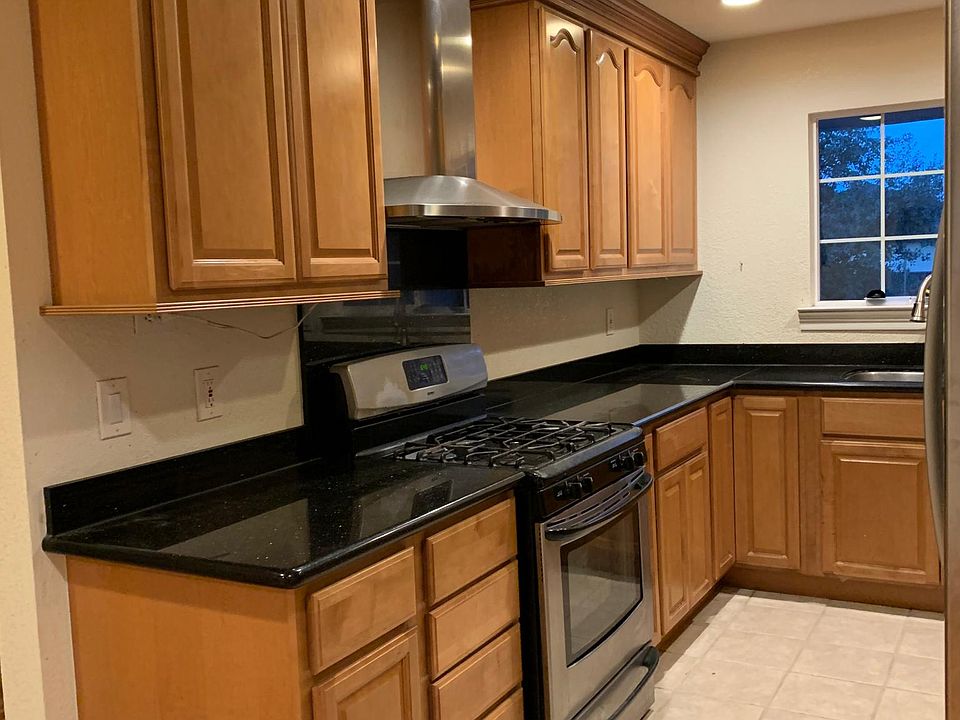 1st image of 1557 Finch Way
