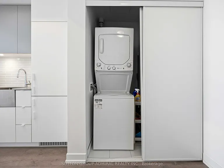 270 Dufferin St #902 — Photo 18