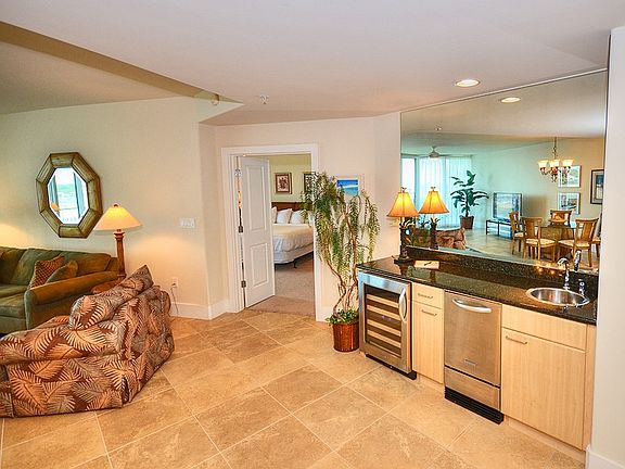 Wet Bar with wine cooler