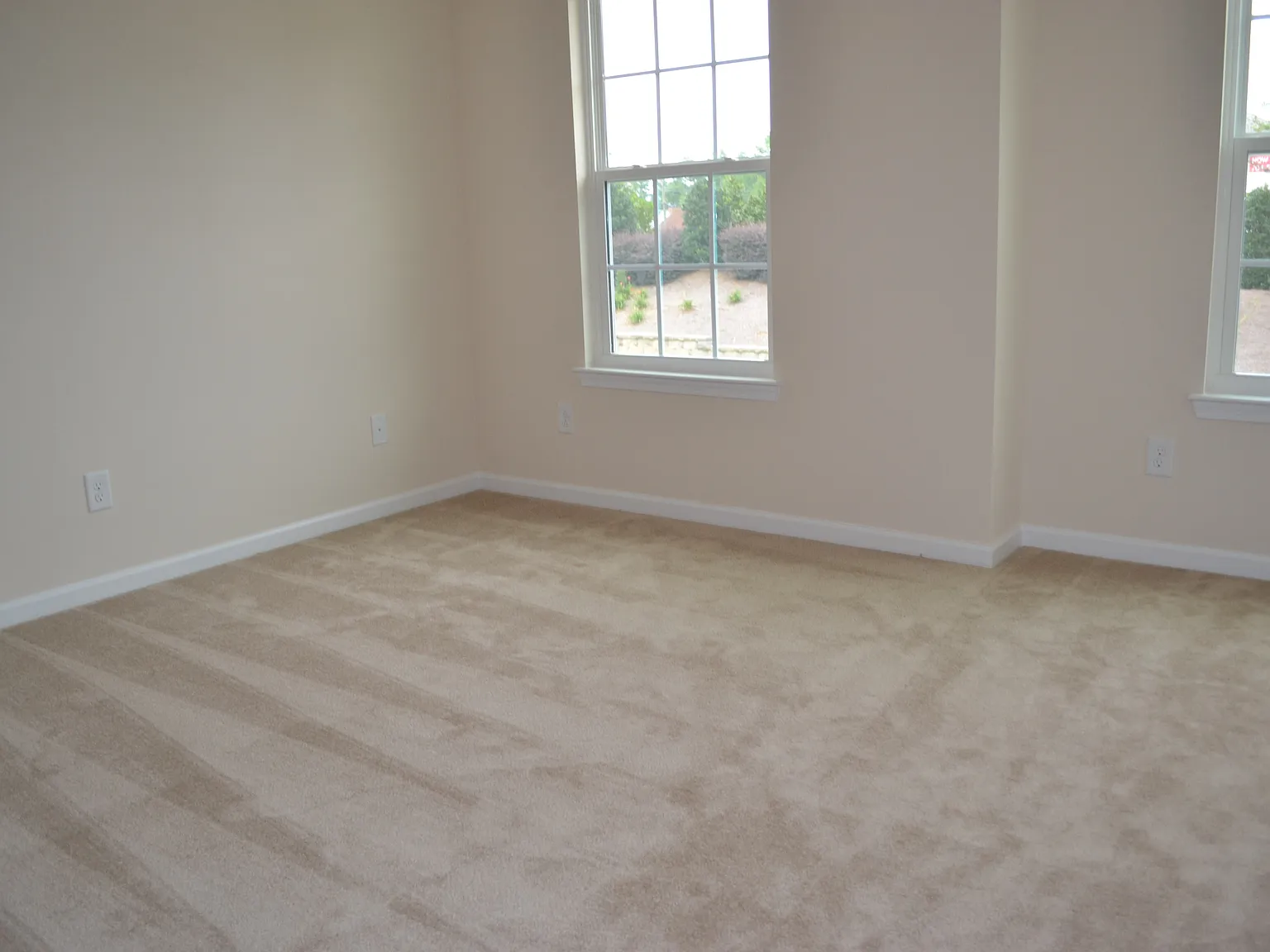 3 bed, 2.5 bath, 1700 sqft, $2,300 — Photo 2