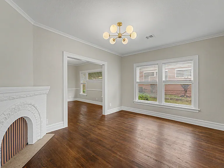 1308 W Easton St — Photo 6