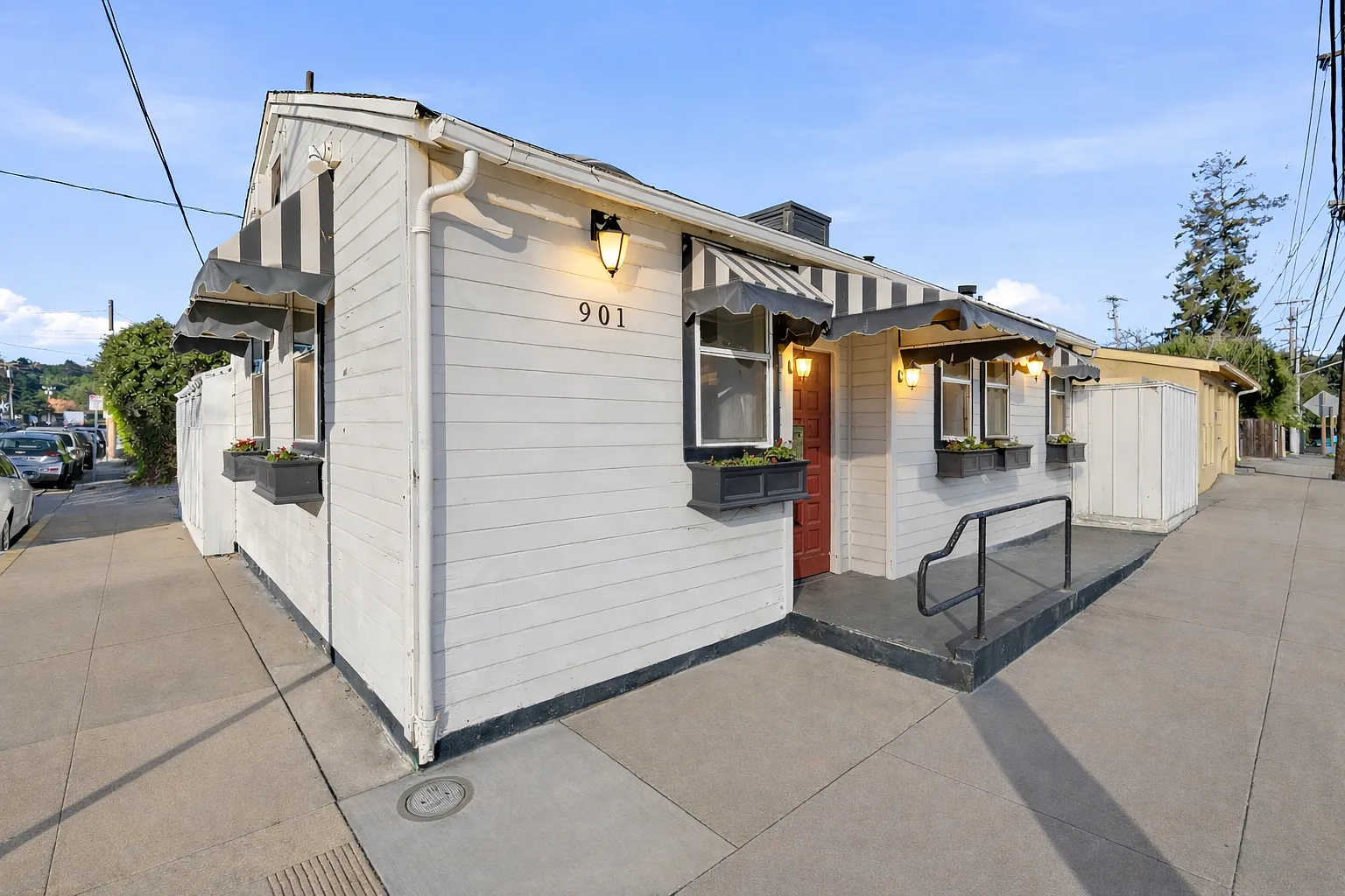 A Light-Filled Home with Room to Work in the Heart of Santa Cruz — Photo 4