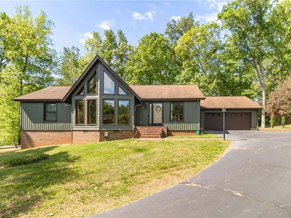 1210 Bunny Trl, Winston Salem, NC 27105