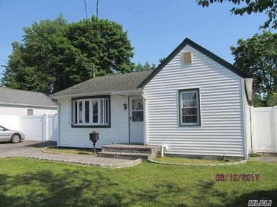 104 Birs Ave, Lindenhurst, NY, 11757