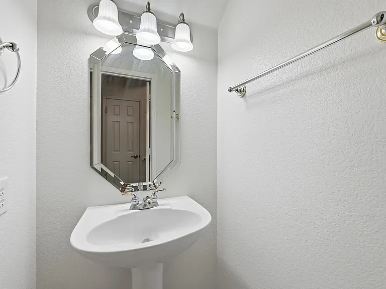 2216 Oak Park Dr — Photo 8