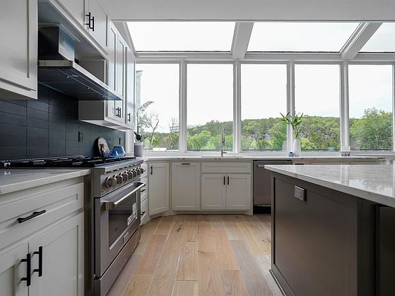 4th image of 1716 Bartoncliff Dr