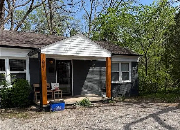 3 bed, 900 sqft, $1,725 — Photo 1
