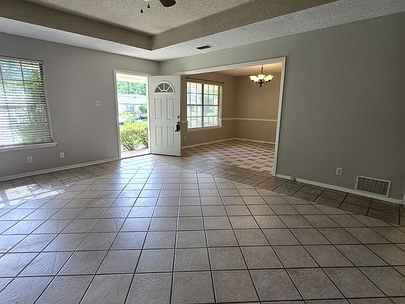 4th image of 4624 Leisure Ln