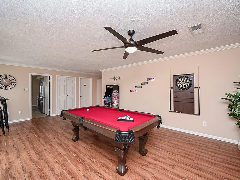 19414 Dianeshire Dr N — Photo 18