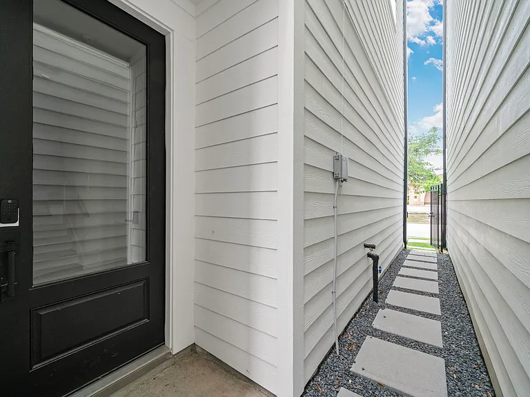 1208 Moody St — Photo 29