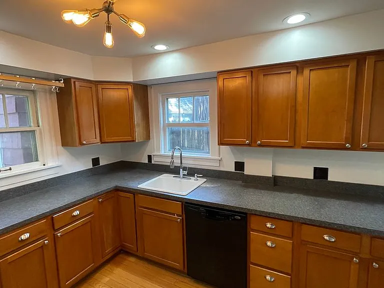 1404 E Park Pl — Photo 4