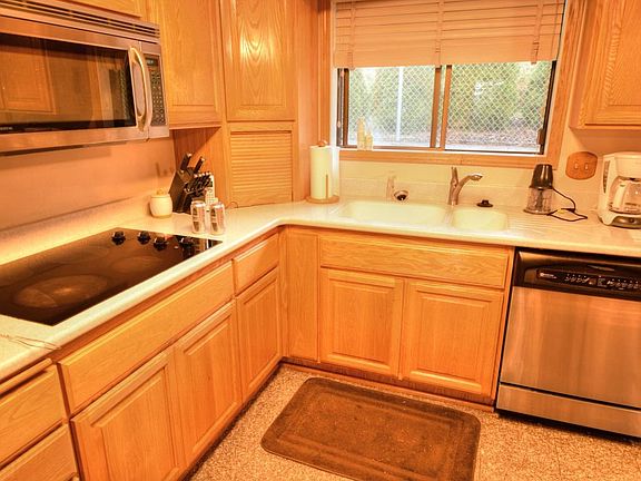 5th image of 1849 SE Alder Lane Dr