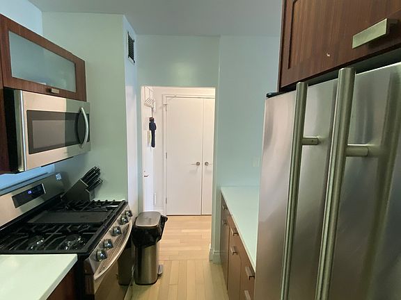 5th image of 212 E 47th St APT 23E