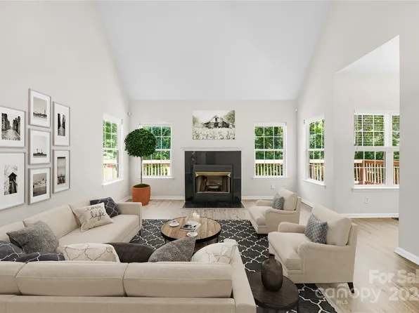 6102 Tuskan Dr, Charlotte, NC 28270